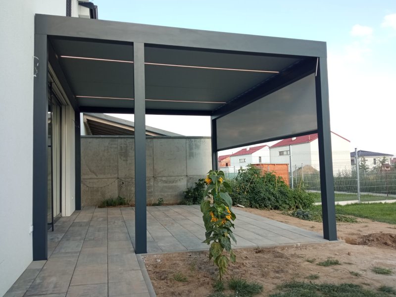 PERGOLA ALUX BIOclimatic DOPLNĚNÁ O SCREENOVÉ ROLETY ZIPEX