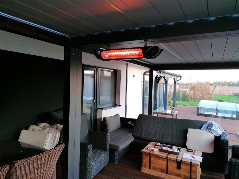 REALIZACE PERGOLY ALUX BIOclimatic + INFRAZÁŘIČ HELIOSA + BEZRÁMOVÉ ZASKLENÍ MOVE