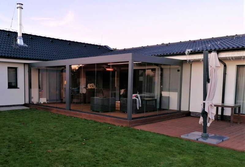 REALIZACE PERGOLY ALUX BIOclimatic + INFRAZÁŘIČ HELIOSA + BEZRÁMOVÉ ZASKLENÍ MOVE
