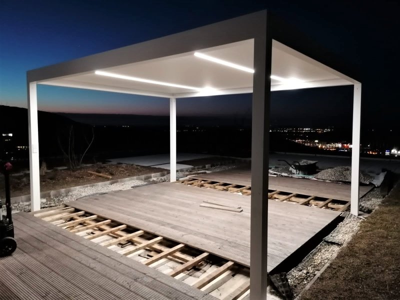 REALIZACE PERGOLY ALUX BIOclimatic S LED OSVĚTLENÍM
