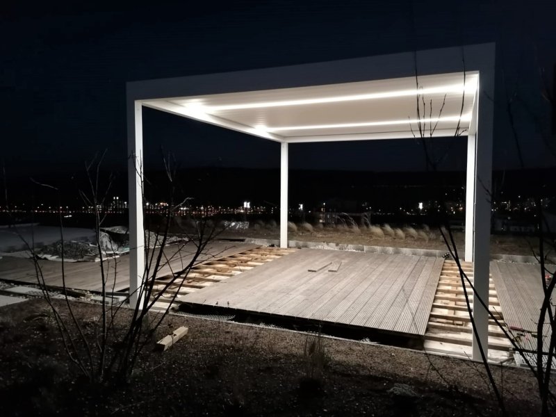 REALIZACE PERGOLY ALUX BIOclimatic S LED OSVĚTLENÍM