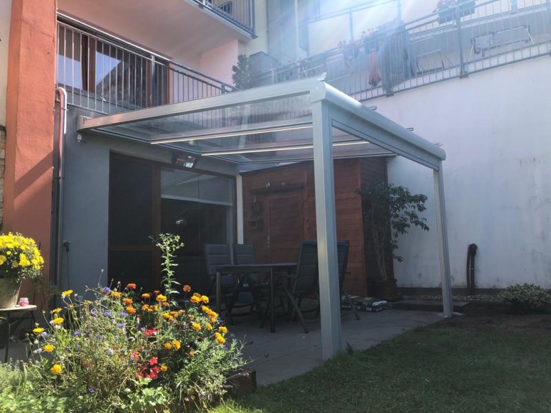 PERGOLA MURANO INTEGRALE DOPLNĚNÁ O SCREENOVÉ ROLETY A LED OSVĚTLENÍ